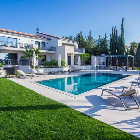 La Residenza Villa *