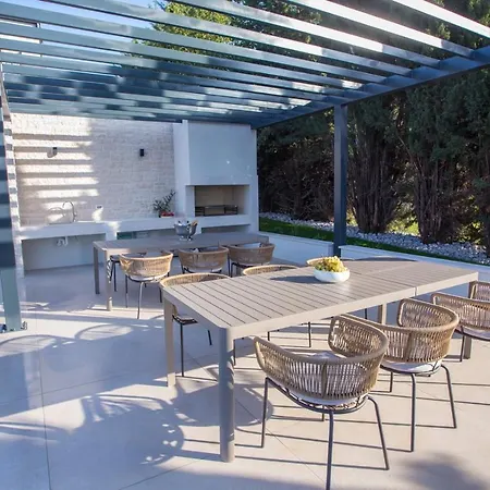 La Residenza Villa *